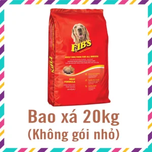 Bao thức ăn cho chó FIB'S 20kg bên cạnh chó khỏe mạnh trong không gian sạch sẽ