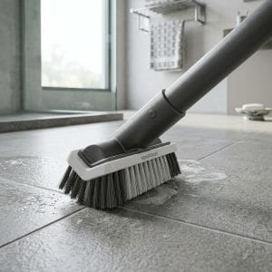 Cây chà sàn giá rẻ với thiết kế chắc chắn đang được dùng trong nhà tắm