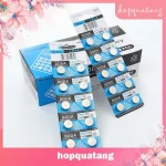 Người dùng thay pin đồng hồ bằng pin cúc áo LR44 tại nhà