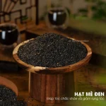 Người phụ nữ mang theo Trà Ngũ Hắc An Nhiên khi đi làm