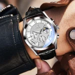 Nam giới đeo đồng hồ OLEVS dây da bò khi chuẩn bị đi làm buổi sáng