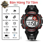 Nam thanh niên đeo đồng hồ DIRAY 8102G sau khi tập luyện thể thao ngoài trời