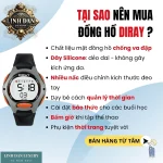 Trẻ em vui vẻ khoe đồng hồ DIRAY 8207L với bạn bè tại trường học